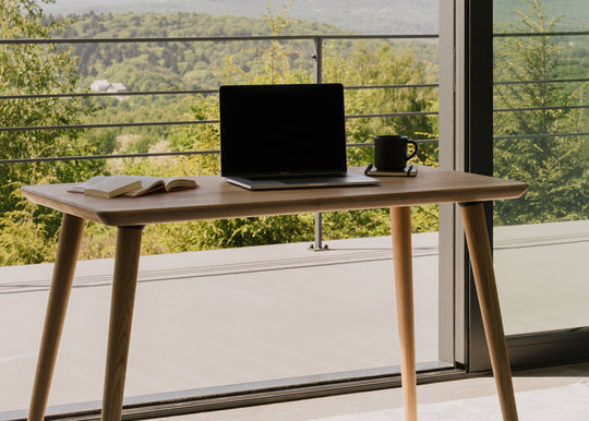 Arranging a home office: where to place your desk?