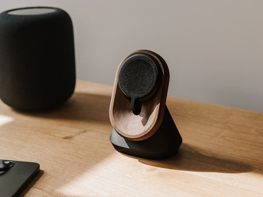 Oakywood Magsafe Puck in a Walnut MagSafe Stand| walnut