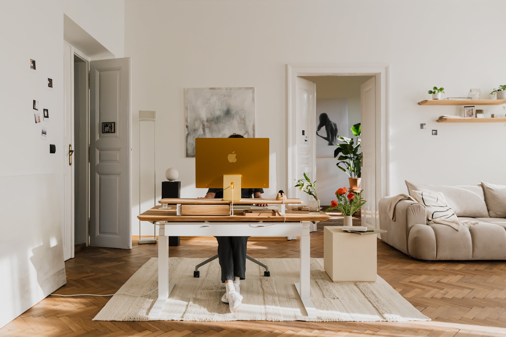 Oakywood standing desk with cable management tray back of the desk from behind | white,